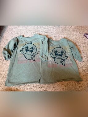MATCHING SISTER SET Baby Shark Kids' Sage Green Graphic Sweatshirt Set 2 & 4 Euc